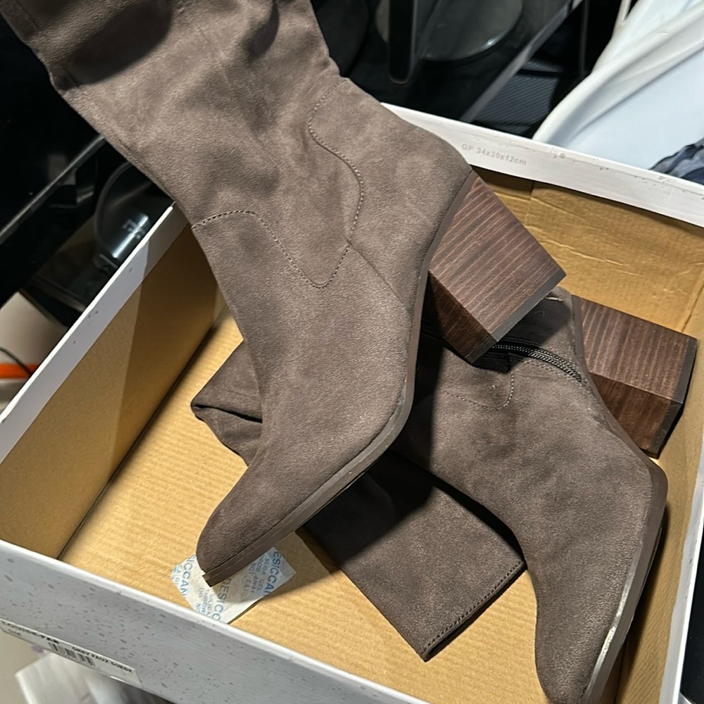 Fox suede gray knee-high boots